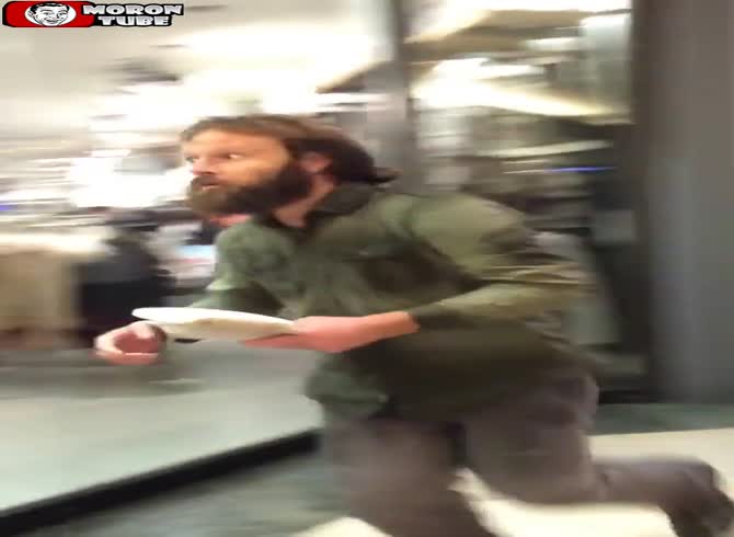 Video :A man in a shopping mall makes a show of himself while completely intoxicated